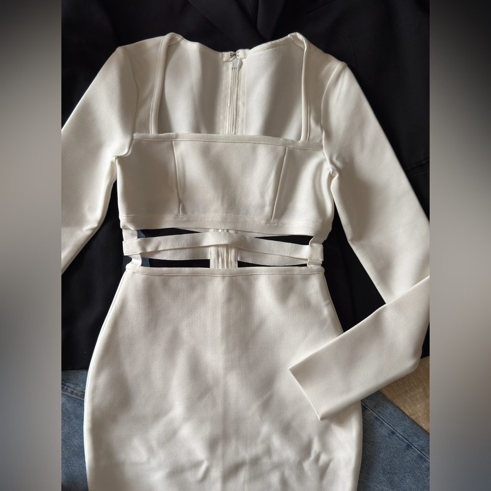 Elegant White Long-Sleeve Cutout Bodycon mini Dress - Picture 4 of 8